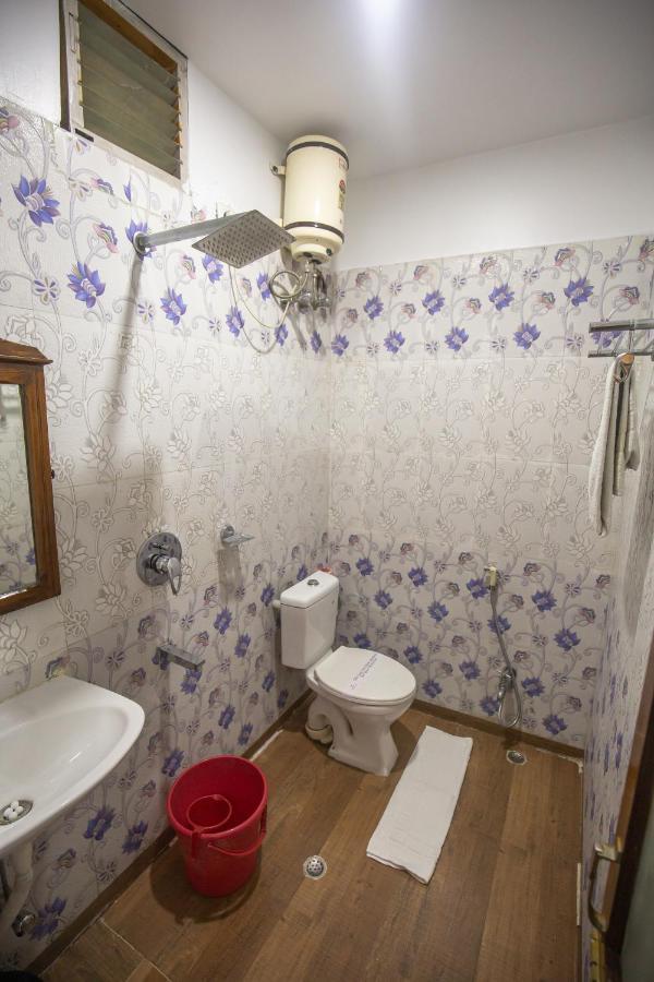 Hotel Cecil Колката Екстериор снимка